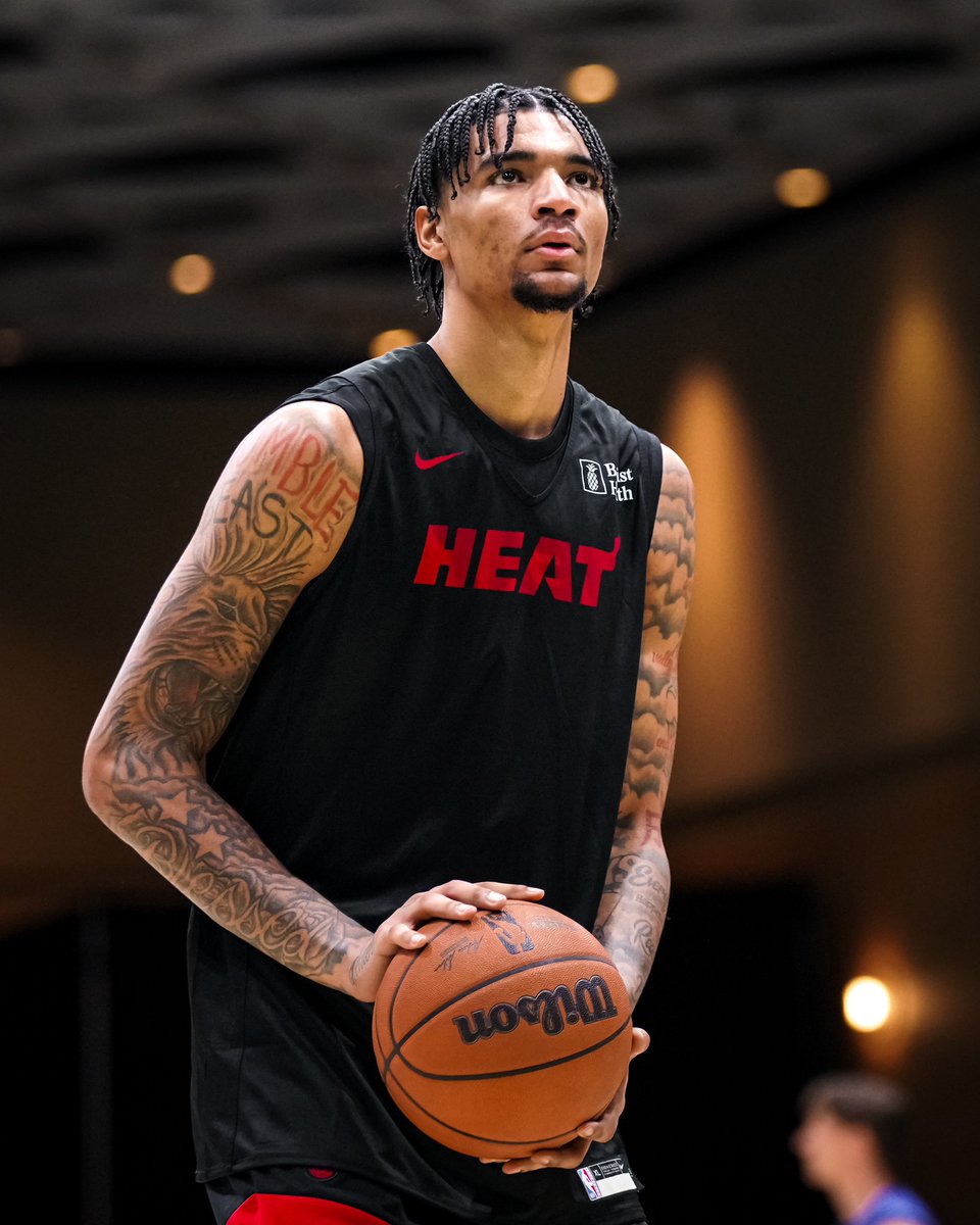 MiamiHEAT's tweet photo. Workin’ late 🏀 https://t.co/C1oqPVsINO