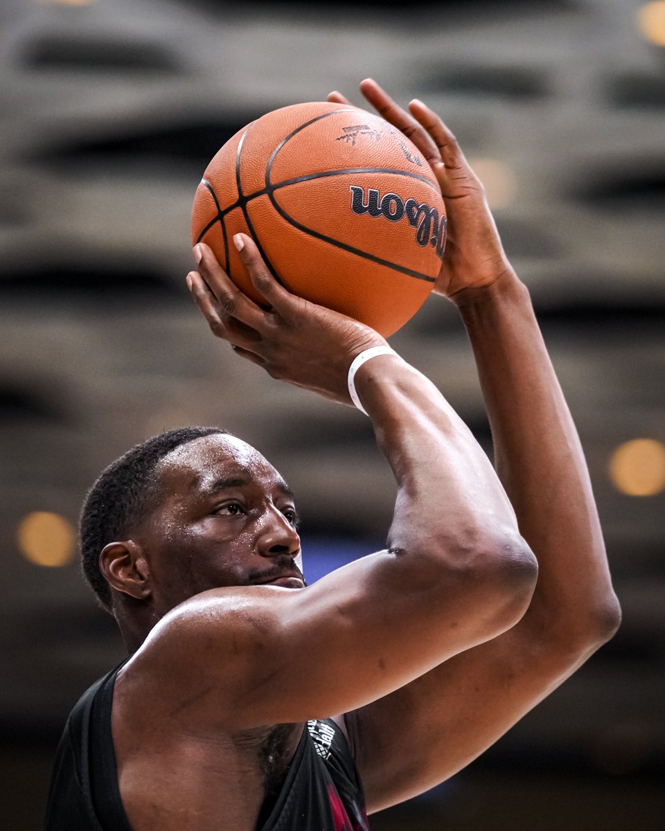 MiamiHEAT's tweet photo. Workin’ late 🏀 https://t.co/C1oqPVsINO