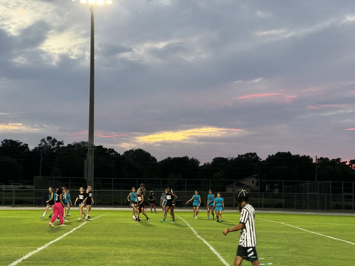 WestPortHigh's tweet photo. Juniors won Powder Puff this year. Love our cheerleaders. @Brewer_DC https://t.co/lPPwfEzmzJ