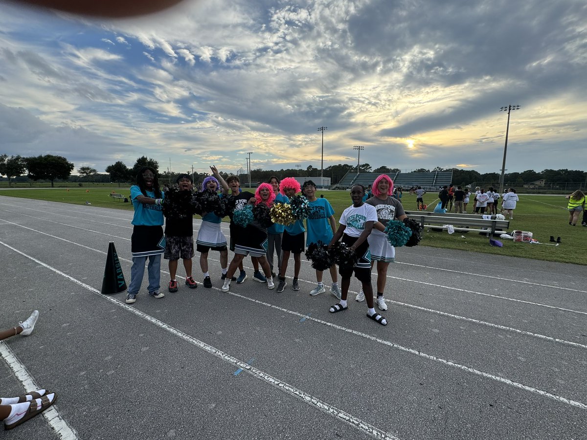 WestPortHigh's tweet photo. Juniors won Powder Puff this year. Love our cheerleaders. @Brewer_DC https://t.co/lPPwfEzmzJ