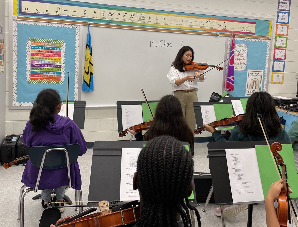 GloriaJCSL's tweet photo. Today marks the start of year 2 of our #NOWStringsClub π»! So grateful for our partnership with @NewOrchDC Thank you for providing these advanced strings @HHESHUSKIES the opportunity to work with Ms. Chae, professional violinist. @CSconnect_MCPS @CSMCPS_Leader @Director_OSSI https://t.co/KLifcdDx5r