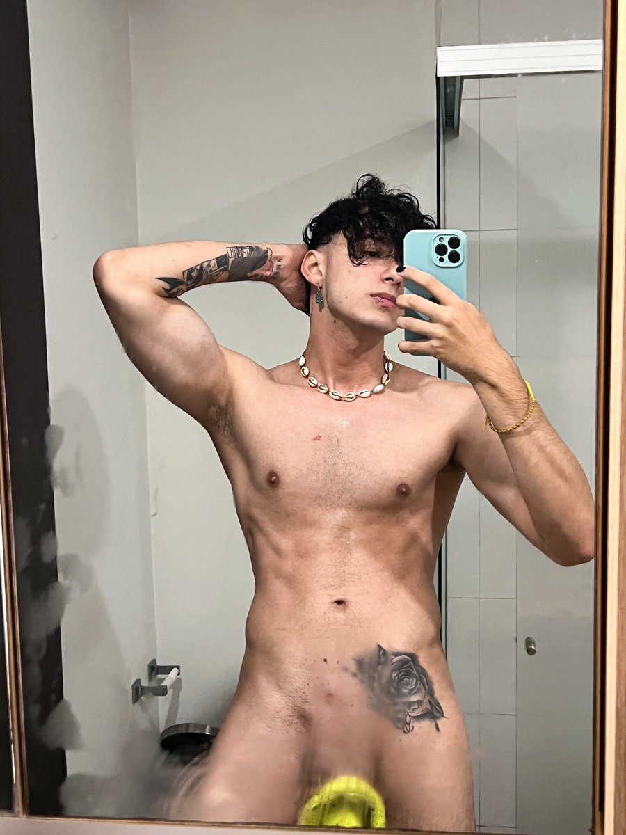 david_dussan7's tweet photo. Se imaginan como es lo que está debajo de la toalla!🤤🤤🔥
.
.
Rt y te envío una fotico🤭 https://t.co/xNEwWuMGH6