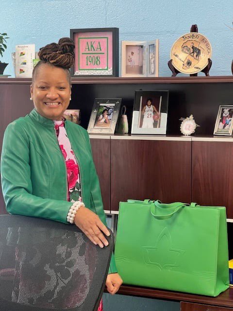 RobertGoddardM1's tweet photo. National Principal Month! #NationalPrincipalsMonth #rgms Let’s celebrate our principal. https://t.co/qY4eQaBT63