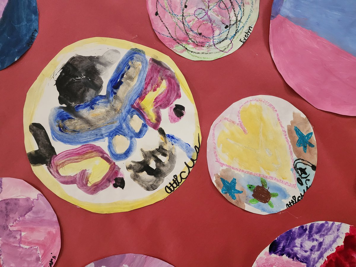 OdsSrawh's tweet photo. Check out these International Dot Day dots ... qué fabulosos!! @AlumniOakhill @MaggieMNewhouse @OakhillDay https://t.co/49xUBc6iA4