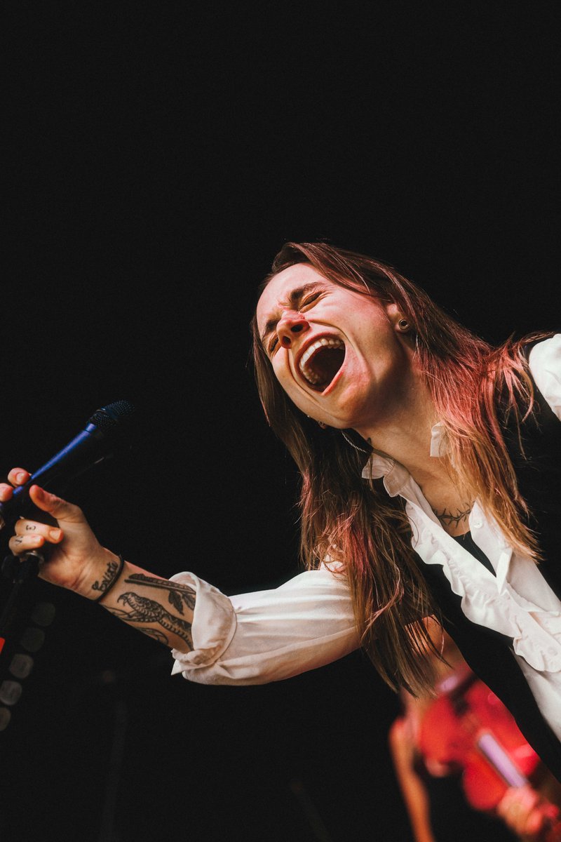 Christianx14's tweet photo. julien baker on saturday https://t.co/GSFf7vxI8M