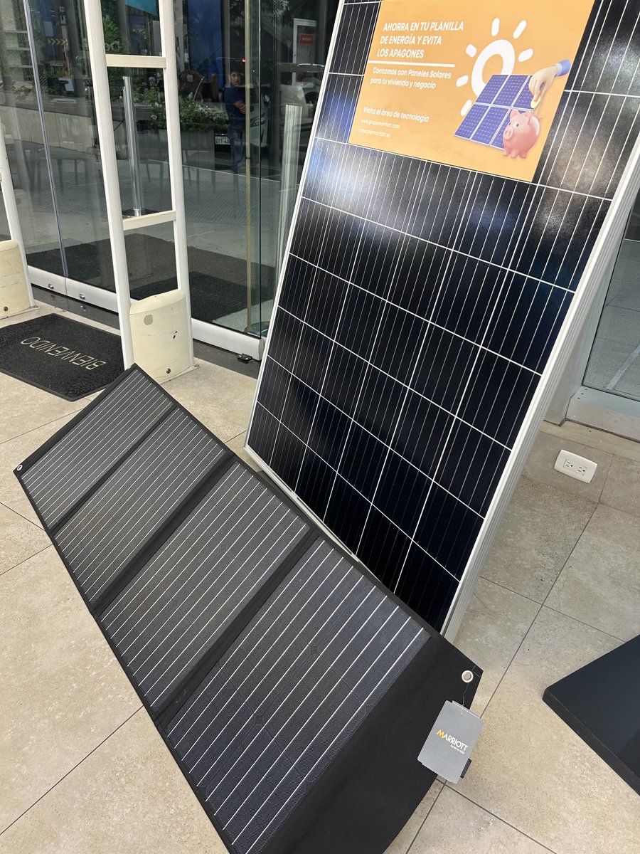 CarlosVerareal's tweet photo. En Almacenes Marriot,opciones de energía solar;con 10 paneles como el grande,quien paga $270 de luz x mes en Samborondón tendría hasta 4 horas de electricidad en un apagón(sistema completo $8.000)El portátil pequeño(cuesta $180)provee corriente de 120 para varios dispositivos https://t.co/fsKCxMD2M3