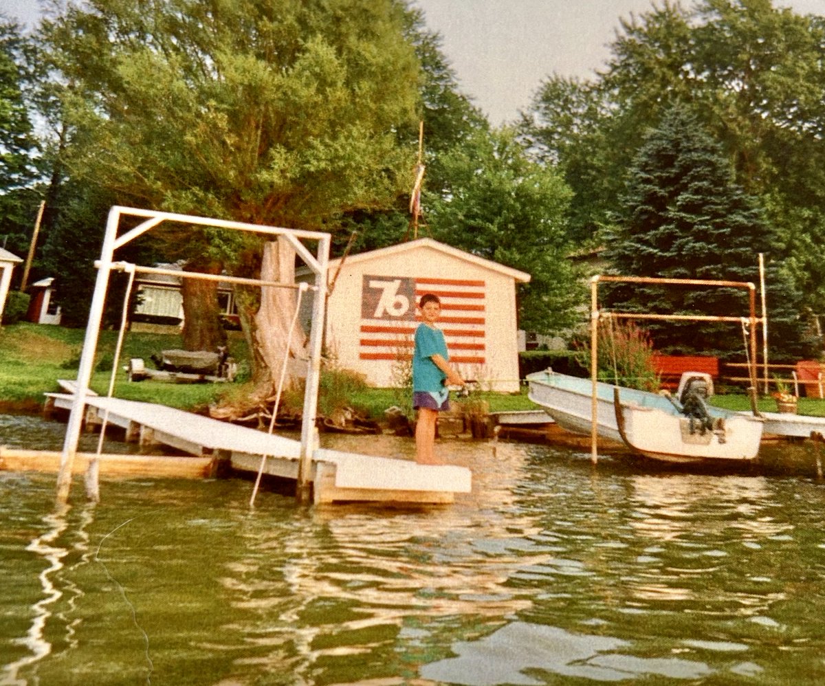 timothymcbride's tweet image. This summer @AnitaBMcBride &amp;amp; bought the Bogard cottage on Indian Lake in Vicksburg MI. In 1976 Jim Bogard painted the '76 American flag on his boathouse (one of the oldest remaining structures on the lake) to honor America's Bicentennial &amp;amp; our veterans. We are determined to…