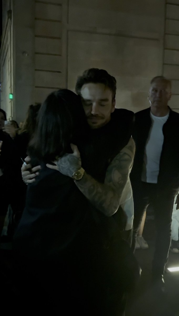 NiallisCamsLife's tweet image. CHICOS CONOCI A LIAM Y LO ABRACEEEE, NO PUEDO SUPERARLO

DESPUES DE 13 AÑOS, SE ME DIO

@LiamPayne TE AMO CON MI PUTA VIDAAAAAAAAAAAA