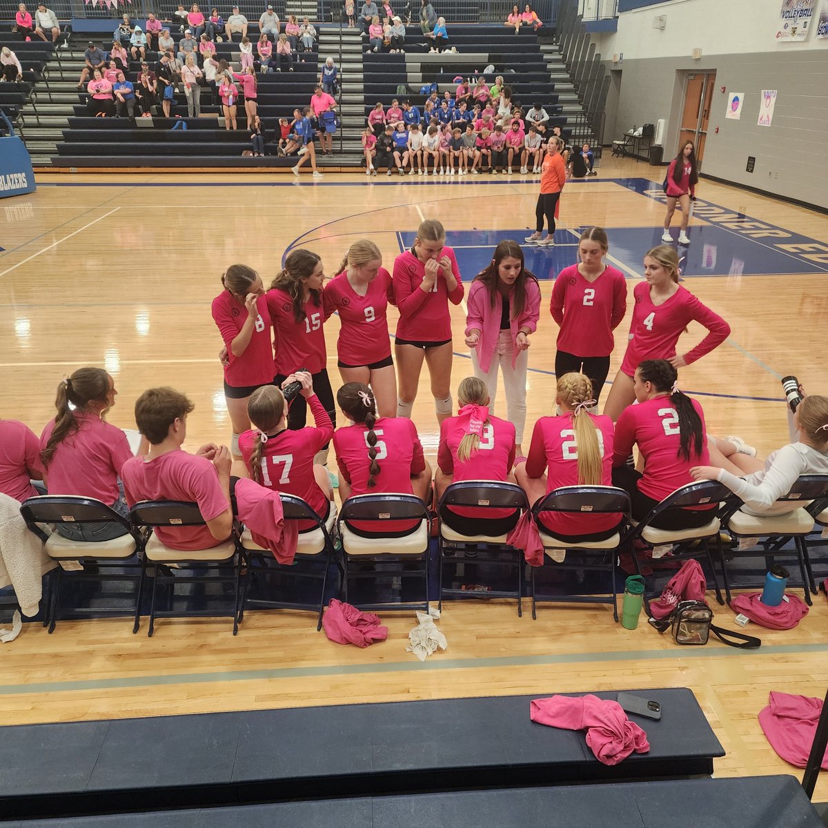 Amazing Finish for our GEHS Volleyball team on their Pink Night! Win in 3. Way to go ladies! <a href="/GEHSAthletics/">Gardner Edgerton Trailblazer Athletics</a> @blazervb