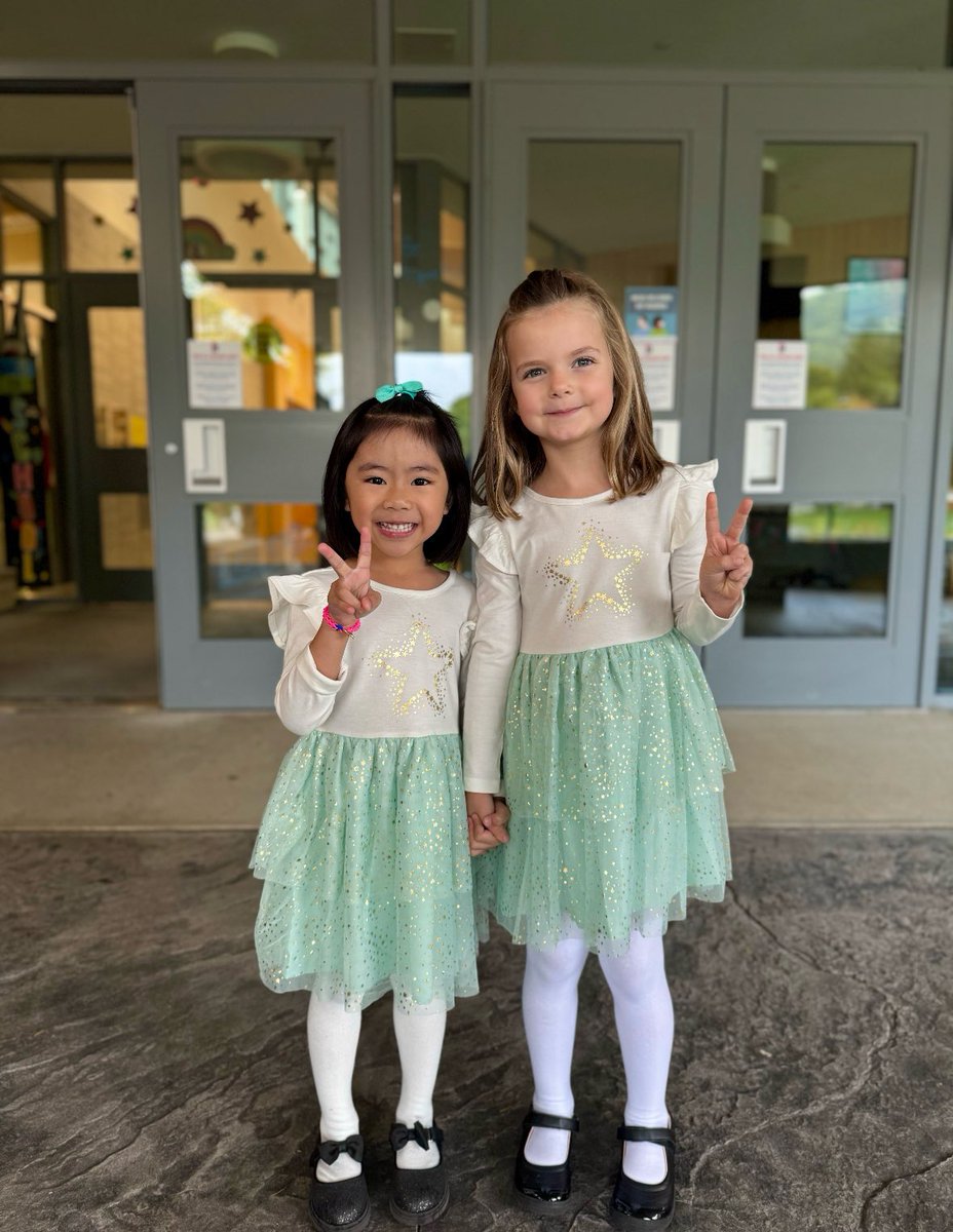 _NVanderpool's tweet photo. Twinning!! Might be the cutest day of the year here at MacArthur!!👯‍♀️🥹@BinghamtonCSD #BPatriotProud #MacOnBoard https://t.co/GaCfpO47Z5