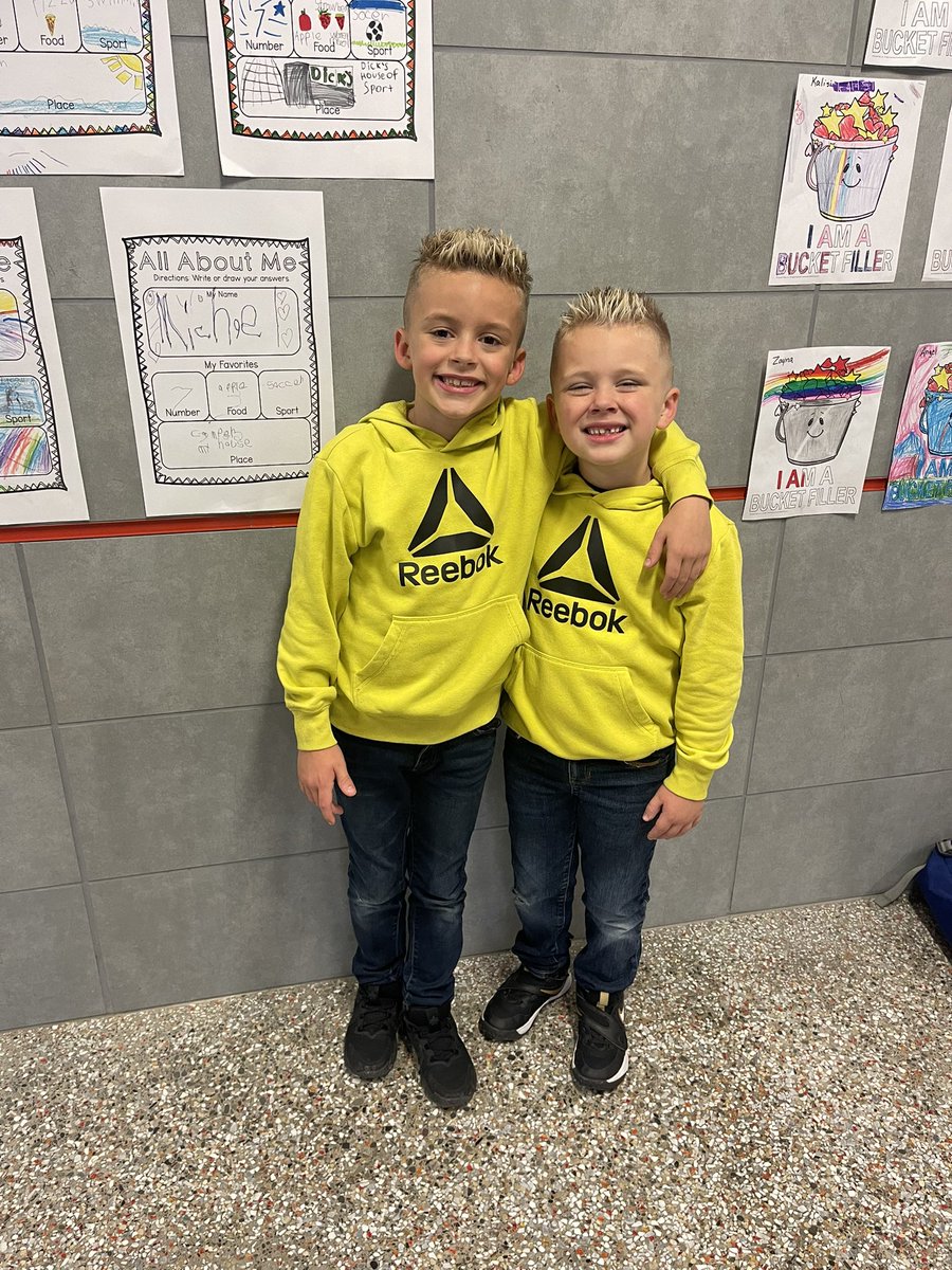 _NVanderpool's tweet photo. Twinning!! Might be the cutest day of the year here at MacArthur!!👯‍♀️🥹@BinghamtonCSD #BPatriotProud #MacOnBoard https://t.co/GaCfpO47Z5