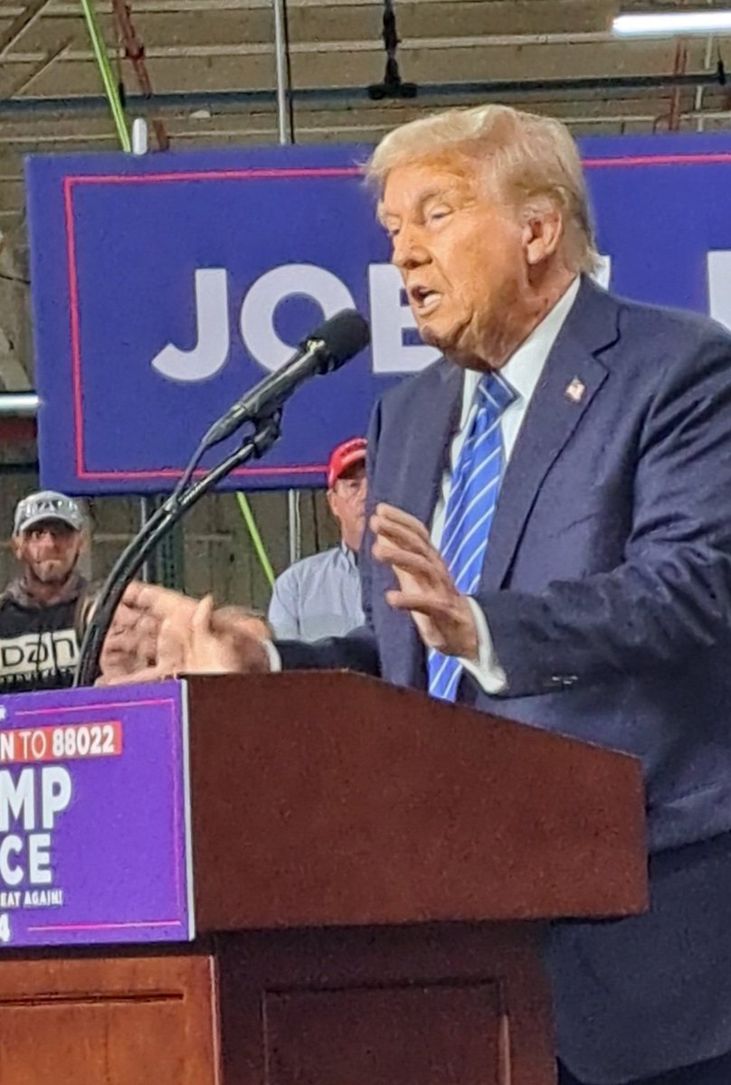 Rolfus_Adolphus's tweet photo. Trump rally in Waunakee Wisconsin today with Governor Tommy Thompson, Governor Scott Walker, and RNC Committee Woman Pam Travis!!!! https://t.co/BF0p4m2acZ