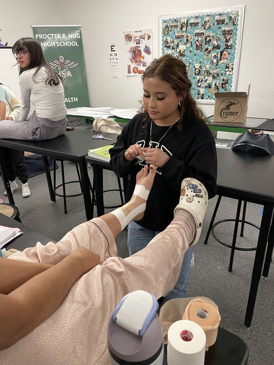 MTLiss79's tweet photo. All about ankle taping in Sports Med @wcsdsacte @WashoeSchools @CTEinWCSD https://t.co/8No9jzoxS9