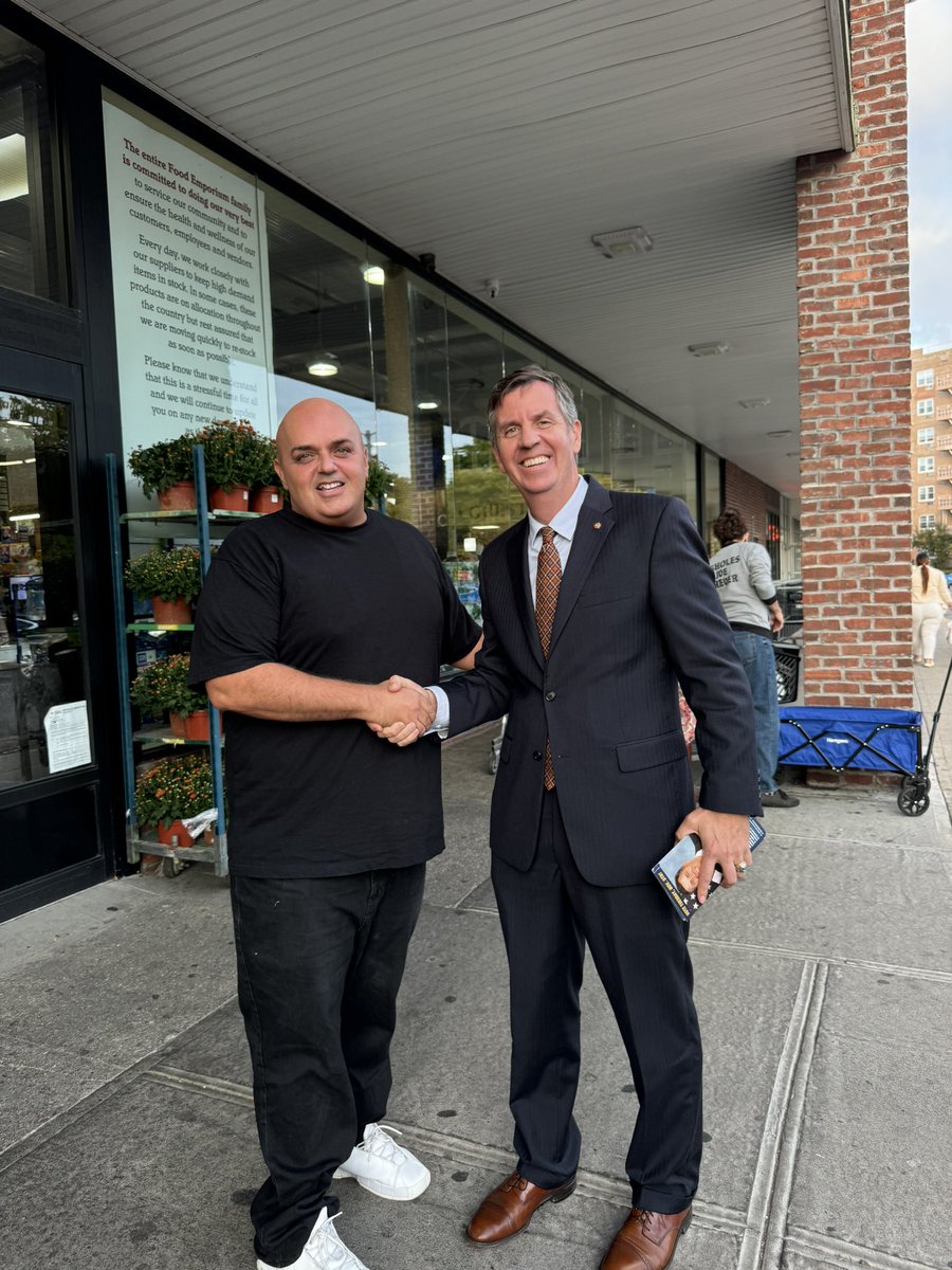 Sully4Assembly's tweet photo. Had a great time tonight meeting voters in Lindenwood, Queens. The community is ready for change and a new direction. https://t.co/Xf3nGviH6n