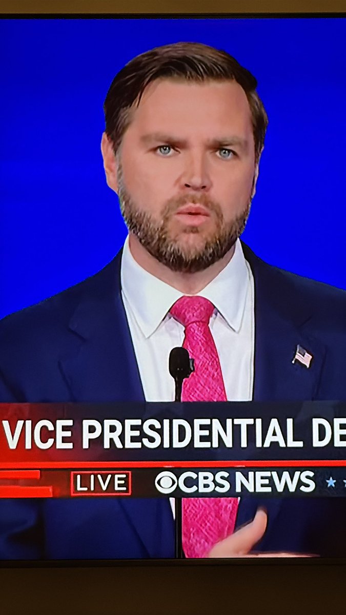 2RawTooReal's tweet photo. How can u just sit there, straight faced and lie off the cuff like that?  We passed the chips &amp; science act and created 800k manufacturing jobs in the Biden Harris administration along with thousand of new contracts investing in clean energy job due to the infrastructure law https://t.co/UeY45paWmf