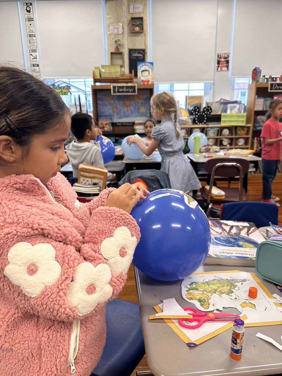 S_FarfanRoss's tweet photo. In Social Studies, my class created 3D globes! 🌍 Students explored continents, oceans, and geography. #SocialStudies #3DGlobe #HandsOnLearning #Geography https://t.co/6HZ03TiAJO