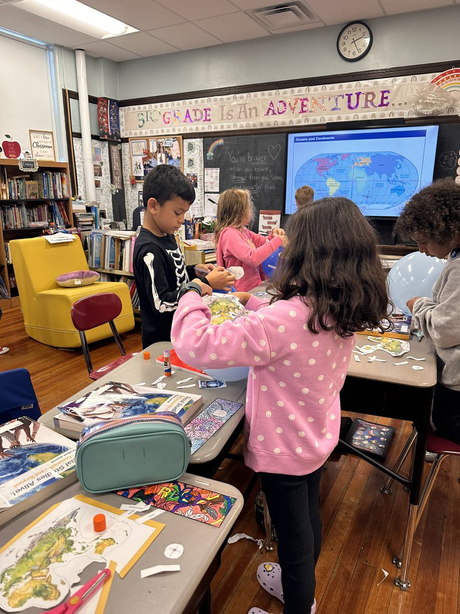 S_FarfanRoss's tweet photo. In Social Studies, my class created 3D globes! 🌍 Students explored continents, oceans, and geography. #SocialStudies #3DGlobe #HandsOnLearning #Geography https://t.co/6HZ03TiAJO