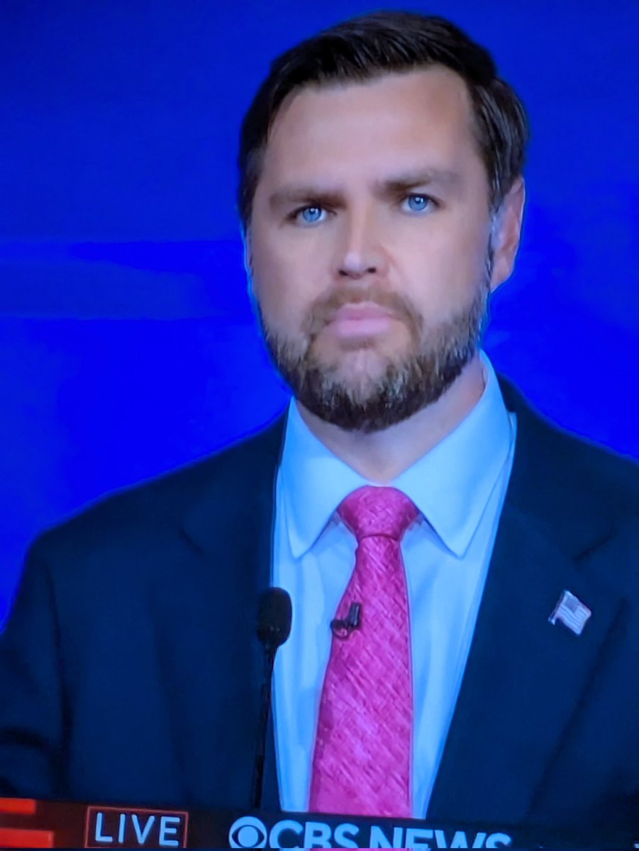 I know we talk a lot about the eyeliner but Vance's nose contour goes hard #DebateNight2024