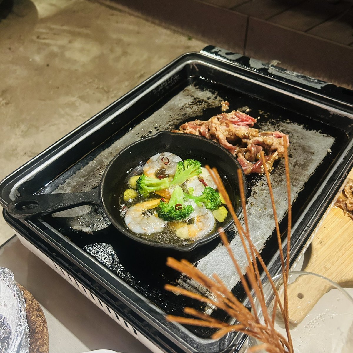 zu_mi_1104's tweet photo. 新宿のルミネエストの屋上にてBBQ🍖
カップルシートみたいな席にしたけど
女子会ですww

 #新宿
 #ルミネエスト
 #ワイルドビーチ
 #BBQ
 #屋上
 #女子会 https://t.co/f0LjQcCg44