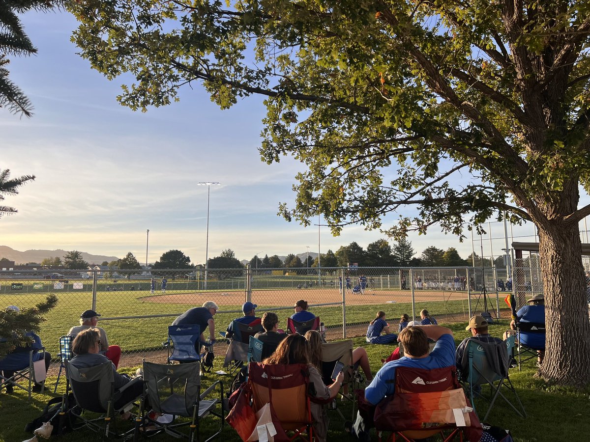 SeilerShawn's tweet photo. Gering Bulldogs softball ends the regular season 19-10! So proud of these coaches,players and parents trusting the process!! #beblueandgold Thank seniors Gabbie and Brylee for being a Bulldog for four years!! #Grit @geringbluecrew @GeringBulldogs @GeringSoftball https://t.co/Xq1Yrg9V3s