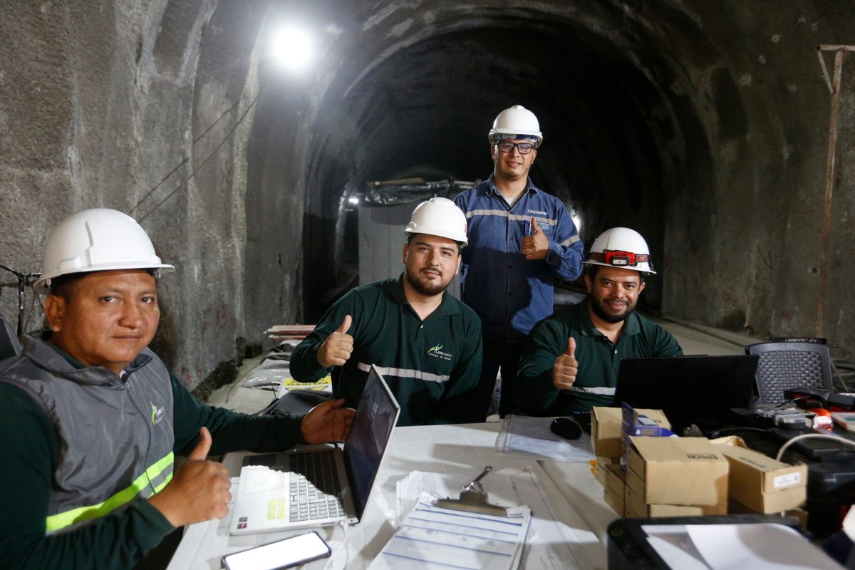 Presidencia_Ec's tweet photo. Gracias a la oportuna decisión del Gobierno en recuperar obras para ponerlas al servicio de la ciudadanía, en Alluriquín, el presidente @DanielNoboaOk recorrió las instalaciones del Complejo Hidroeléctrico Toachi - Pilatón, que tiene una potencia instalada de 254.4 MW y aportará en la generación de energía eléctrica para el país.

¡#ElNuevoEcuadorResuelve de verdad! 🇪🇨👏🏻