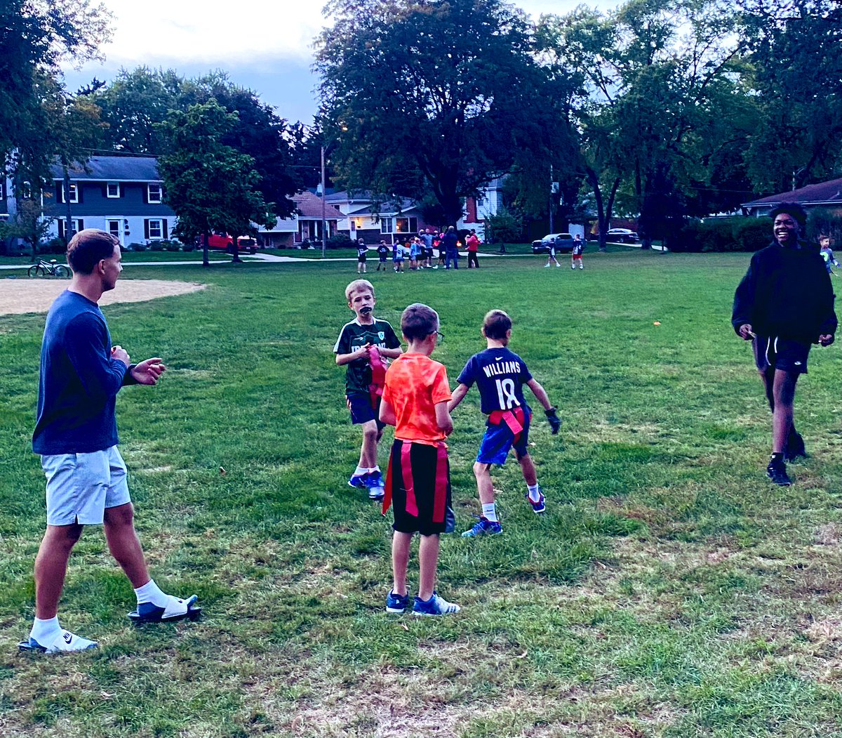 TimBeishir's tweet photo. Great night watching @PHSKnightsFBall players giving back to the game and to their community by coming out to help coach @ArlingtonCowboy practice. Proud of our guys! #KnightTEMPO https://t.co/FZFLMkwwkn