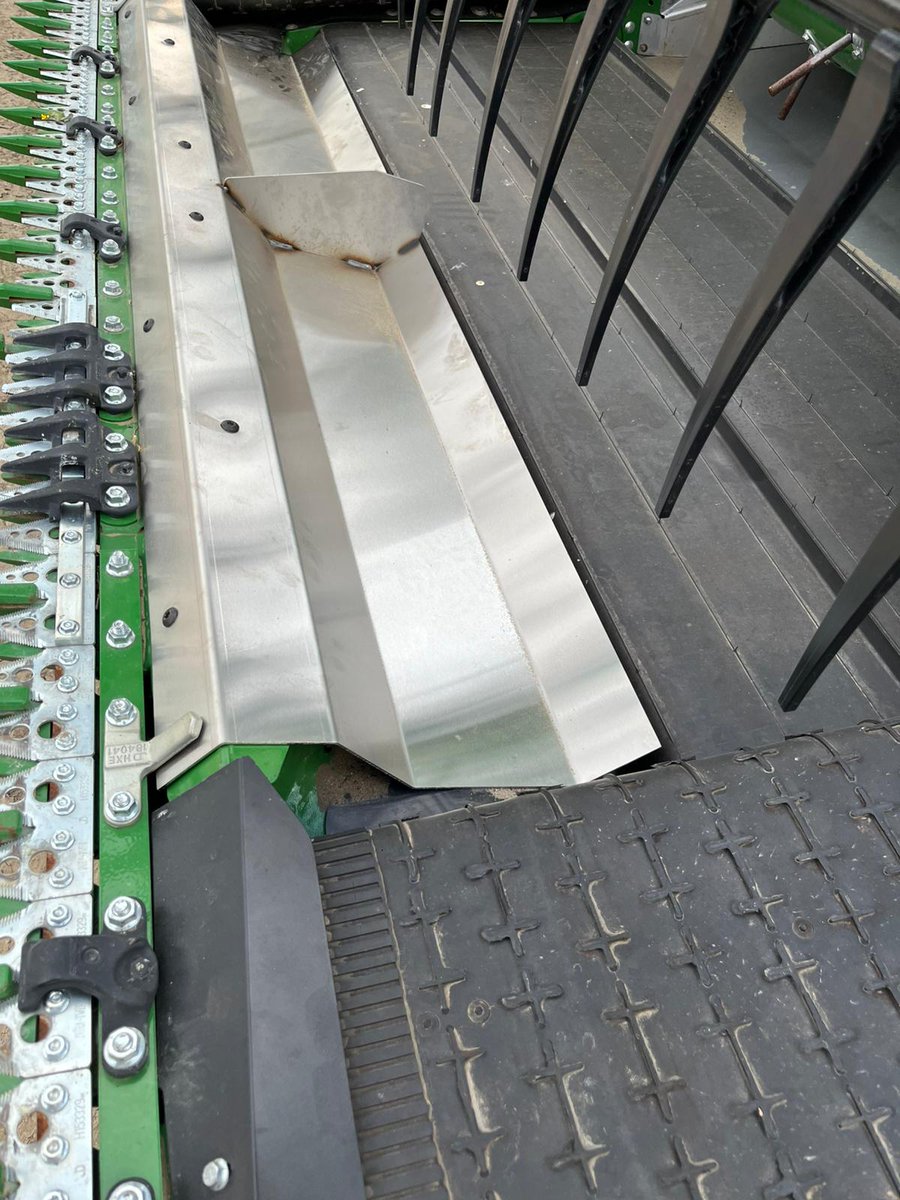 deere runner tweet media