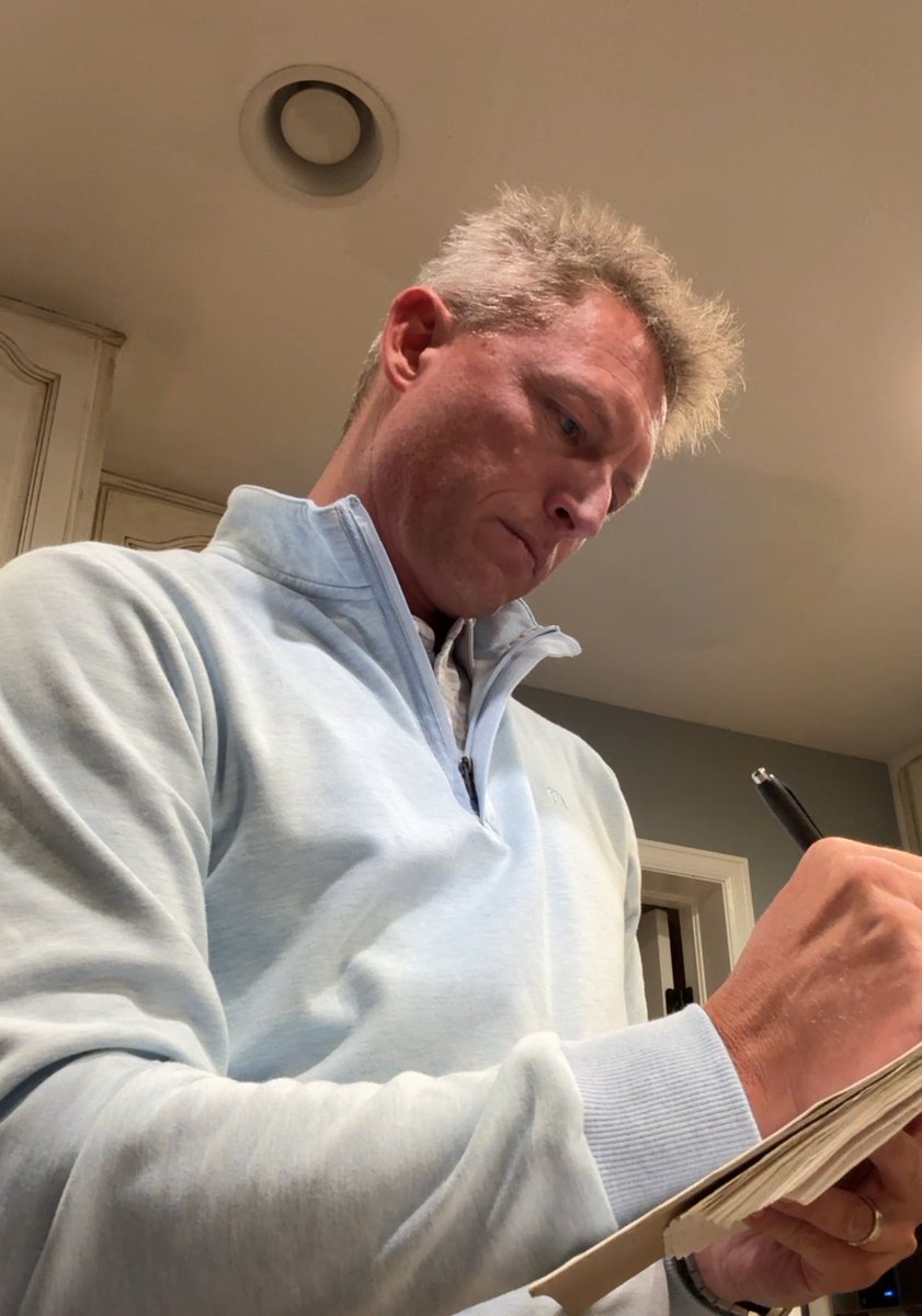 I can’t be the only industry writer who has 459 notepads laying around 😂 

Time to storyboard and write some great 😈 film!