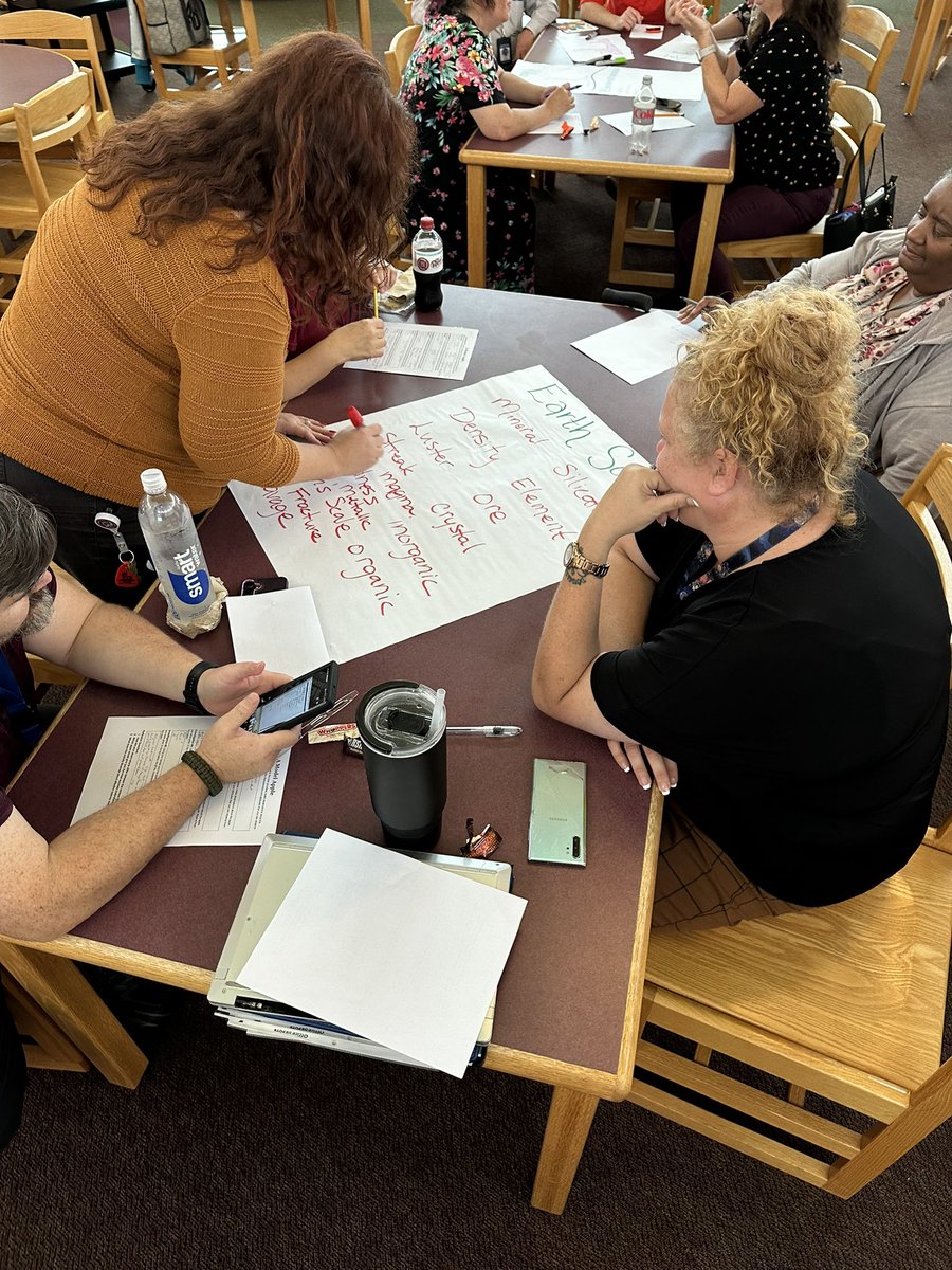 KatelynLeitner1's tweet image. Secondary science teachers dove into professional learning, honing their skills on best practices for vocabulary instruction! After students explore and build context, we&apos;re refining strategies to deepen understanding and retention. #ScienceEd #BestPractices #ProfessionalLearning