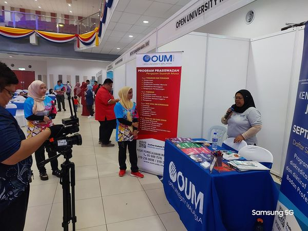 ManjungOum's tweet image. Program yang berlangsung selama dua hari ini diadakan di Dewan Merdeka, Majlis Perbandaran Manjung dan di rasmikan oleh YB Sivanesan a/l Achalingam (EXCO Kesihatan Negeri Perak)

#SeptemberIntake2024
#OpenUniversityMalaysia
#AgendaNasionalMalaysiaSihat