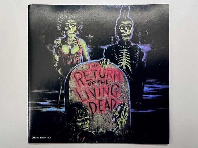 おはようございます☀今朝はダン・オバノン監督の映画『The Return of the Living Dead』のサントラを聴いています🎶バタリアンの朝です。 