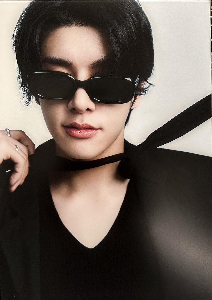 the lip piercing 🧎🏻‍♀️

#제이크 #JAKE #ENHYPEN                                           #ENHYPEN_JAKE #엔하이픈_제이크