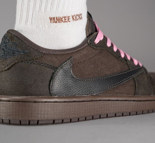 JustFreshKicks tweet media