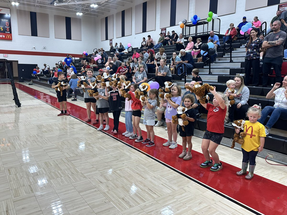 Circleville Athletic Boosters held “Stuff a Tiger” night at the volleyball game. Some of our little tigers stuffed their very own Tiger before the game and then came to support the Lady Tigers versus Logan Elm! Thank you Athletic Boosters for holding great events for our kids!