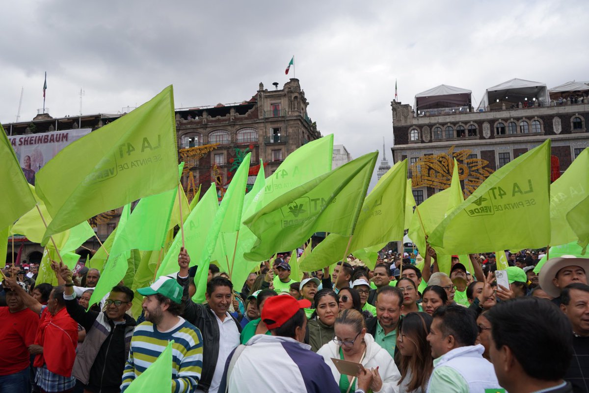 evdiec's tweet photo. Hoy, la familia #Verde y desde el corazón del #DistritoXXI, acompañamos a la Dra. Claudia Sheinbaum Pardo en su toma de protesta. ¡Seguimos adelante por el bienestar de nuestro país! 🇲🇽💚 https://t.co/uFp2DKSUC0