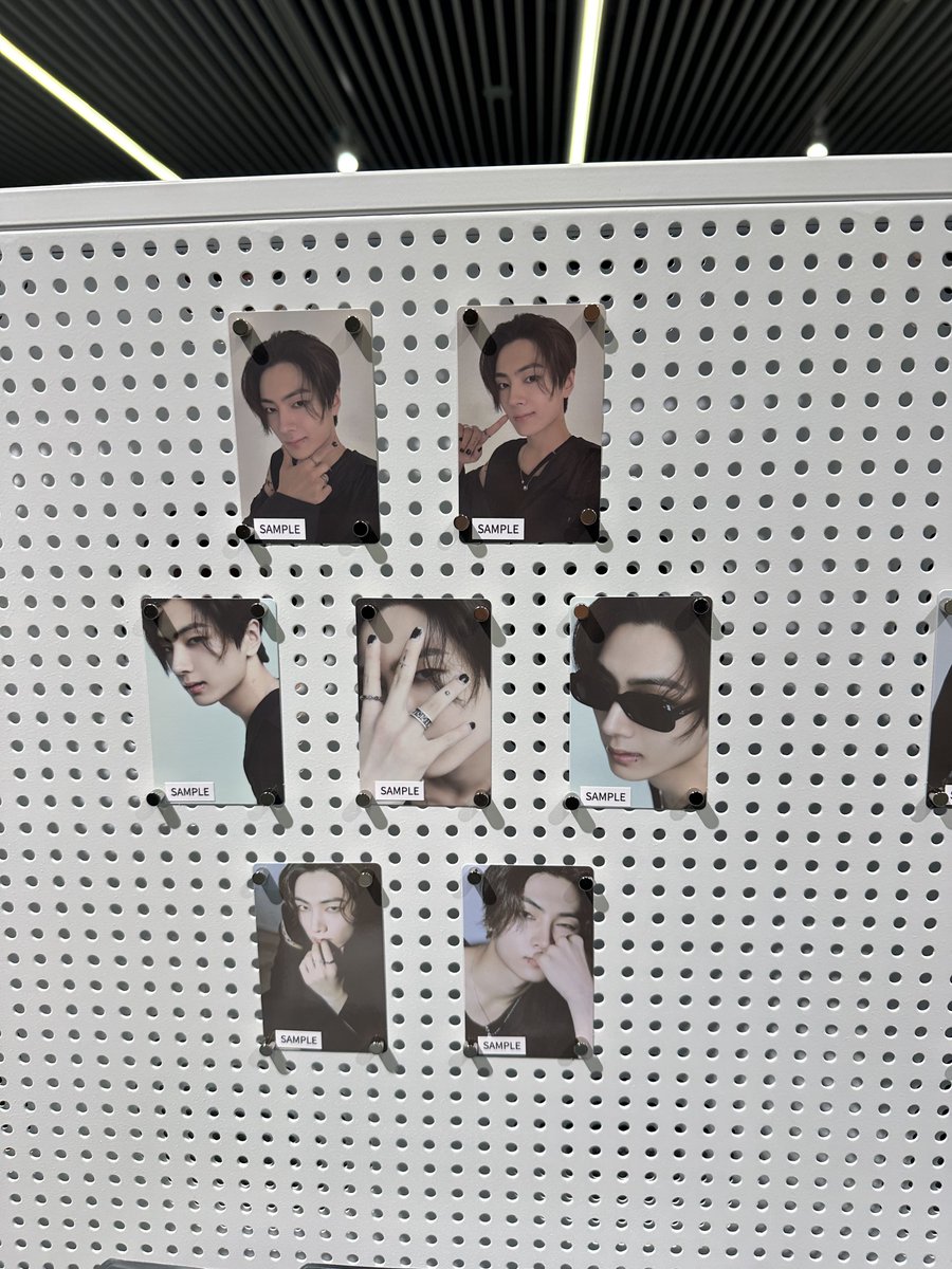 kookiezandmilk's tweet photo. 엔하이픈 전시 'UNSEEN'

photocard packs ! :D

#ENHYPEN #엔하이픈 https://t.co/DcFUoOzN4j