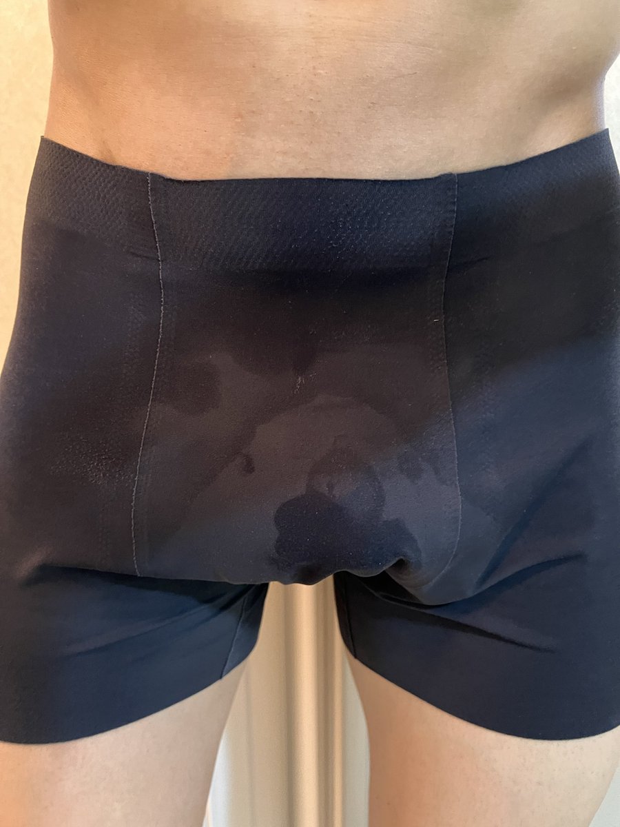 s_e_xsss's tweet photo. ランニング後に汗だく露出オナニーしちゃった笑
パンツの汗と精子のシミやばいよね笑 https://t.co/bfOYLDc38A