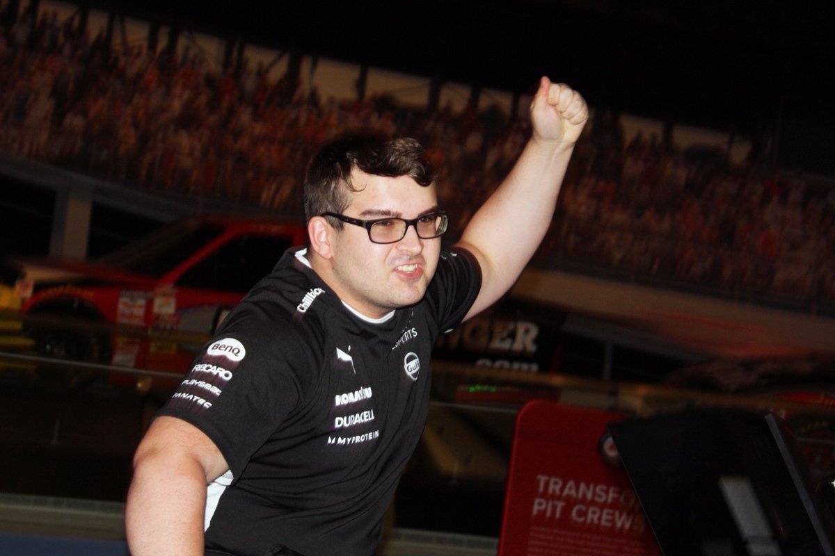 iRacing tweet media