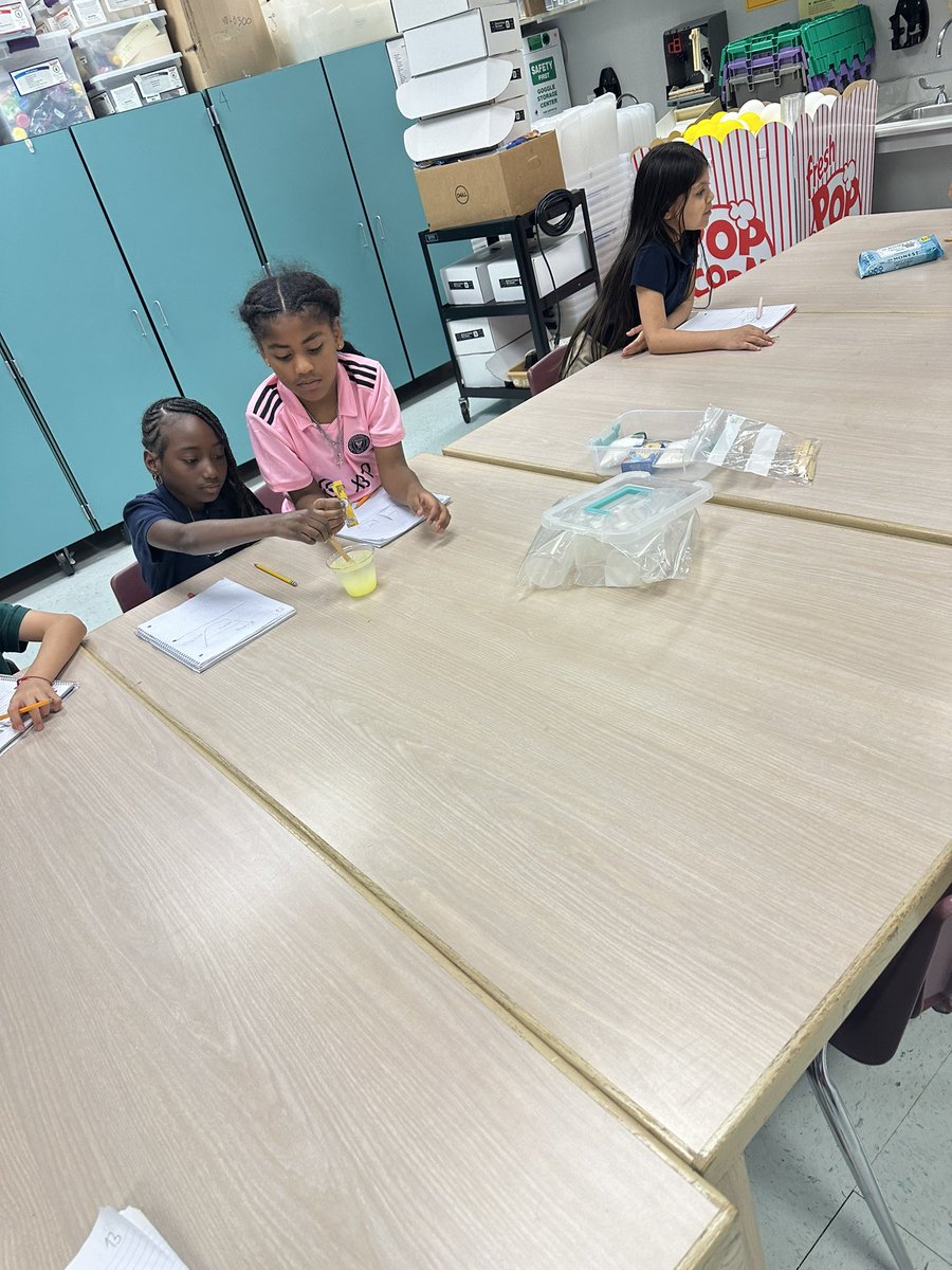 Leslie Scott tweet media