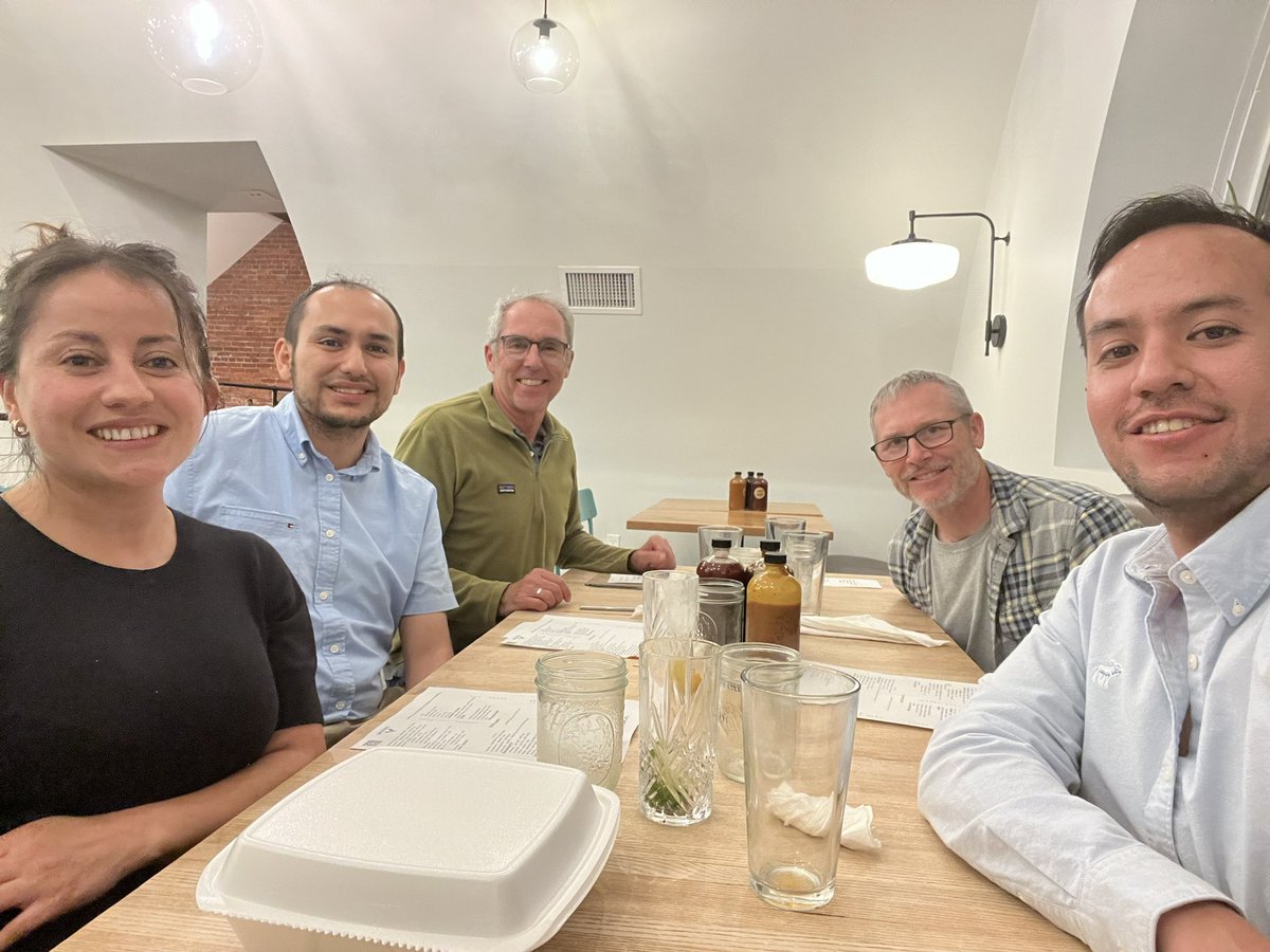 AOV_OlmedoVelar's tweet photo. Closed @andrese52 visit with since dinner and lots of virology-related talk @ALarreaS7 @swhitham49 @AllenMi59912942 https://t.co/JGdEQFXHC4