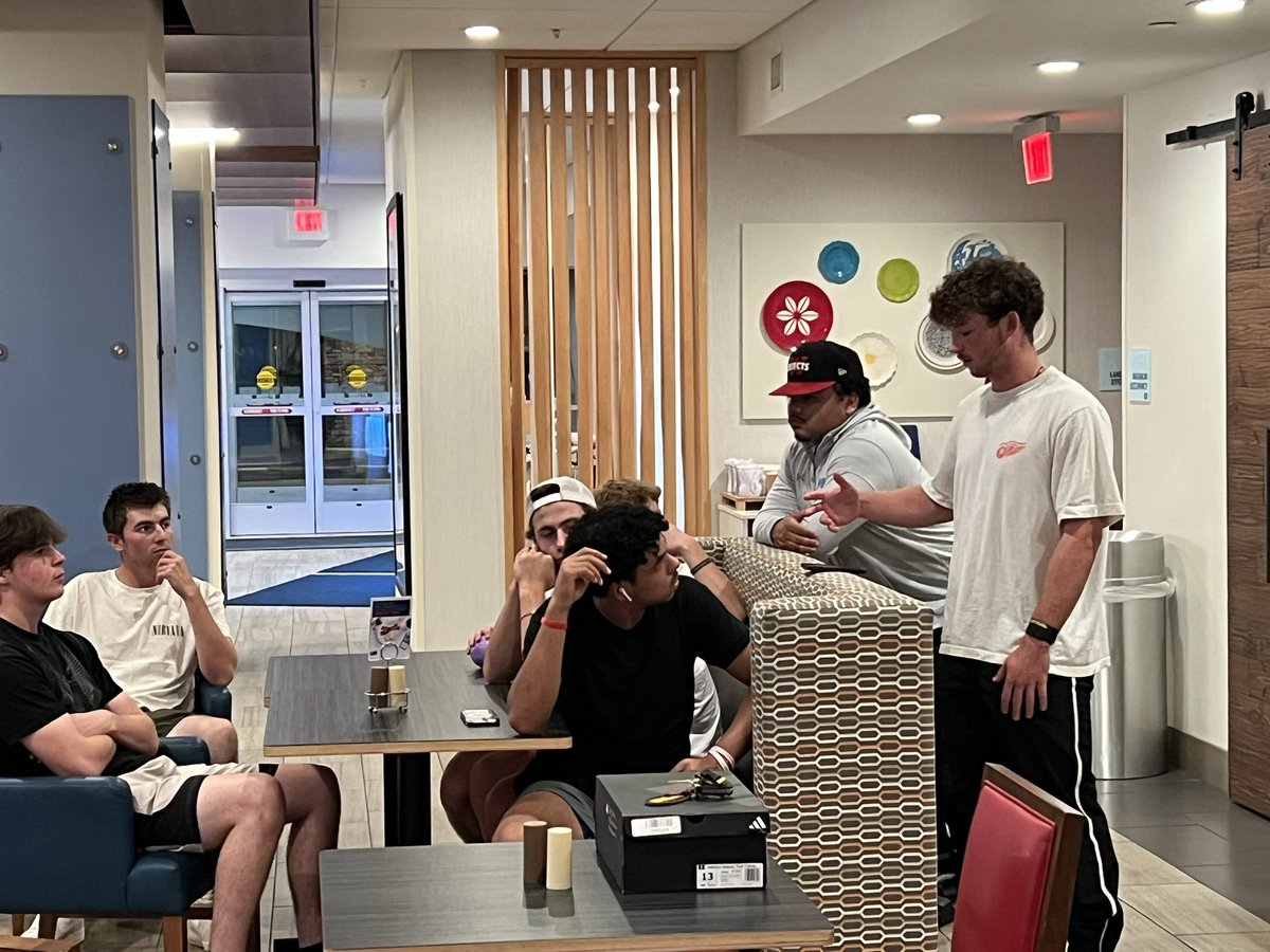 WindsorSelects's tweet photo. It’s always great to see former players at their schools.  After visiting @NKUNorseBSB today, sophomore pitcher, and #SelectsAlum @griffinhowell22 spoke to the team about his college experience. https://t.co/iiT868fIkJ