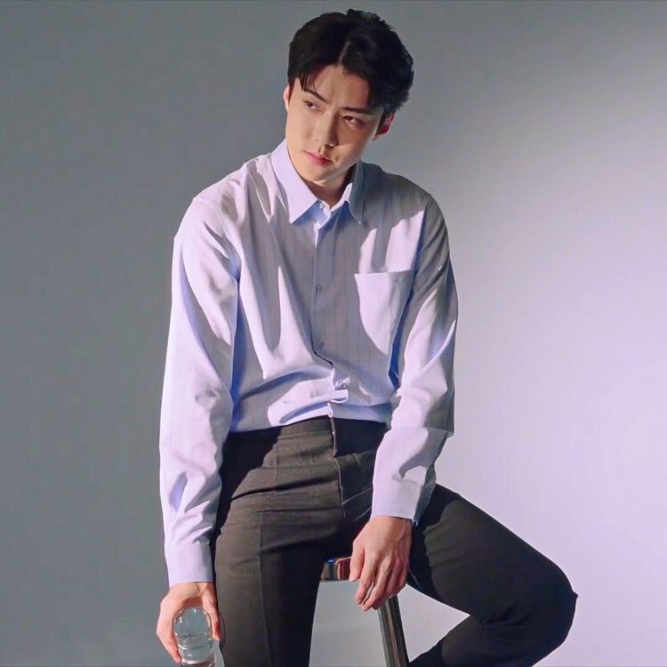 hourlyohsehun's tweet photo. https://t.co/anLJHka0vs