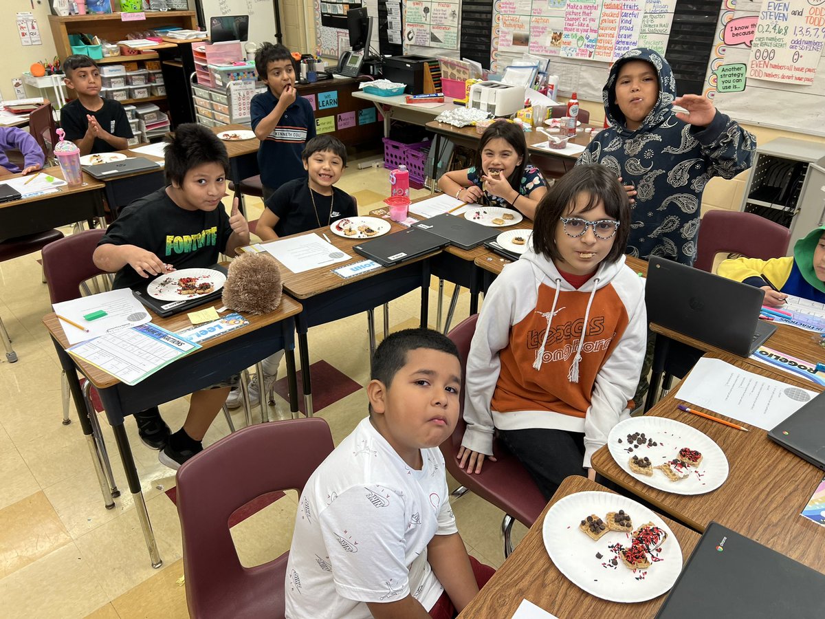 jessledes2's tweet photo. 🧇Exciting day in 3rd grade! Our students had a blast with a waffle fractions activity while learning to partition fractions. A big thank you to all the parents who made this deliciously educational experience possible! ❤️✨🐾 https://t.co/AN8Spxfio9