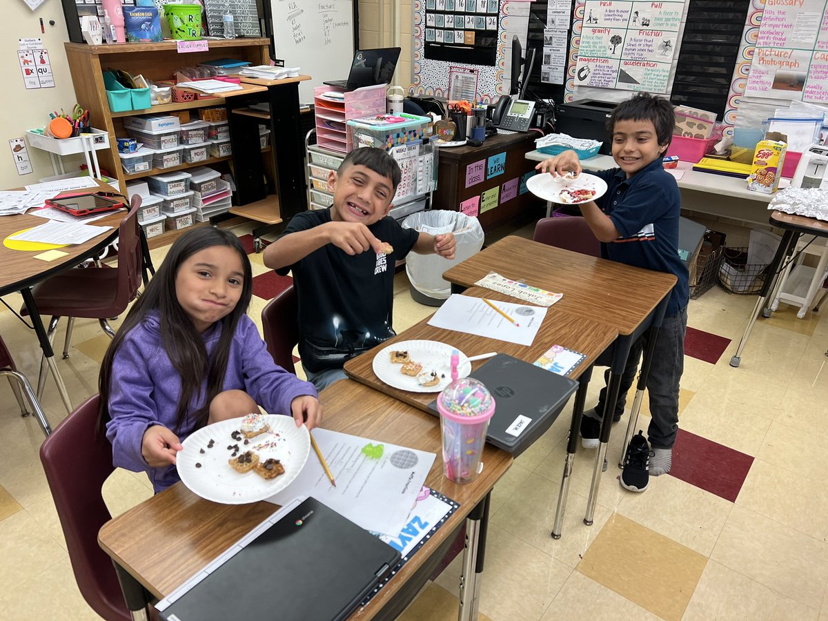 jessledes2's tweet photo. 🧇Exciting day in 3rd grade! Our students had a blast with a waffle fractions activity while learning to partition fractions. A big thank you to all the parents who made this deliciously educational experience possible! ❤️✨🐾 https://t.co/AN8Spxfio9