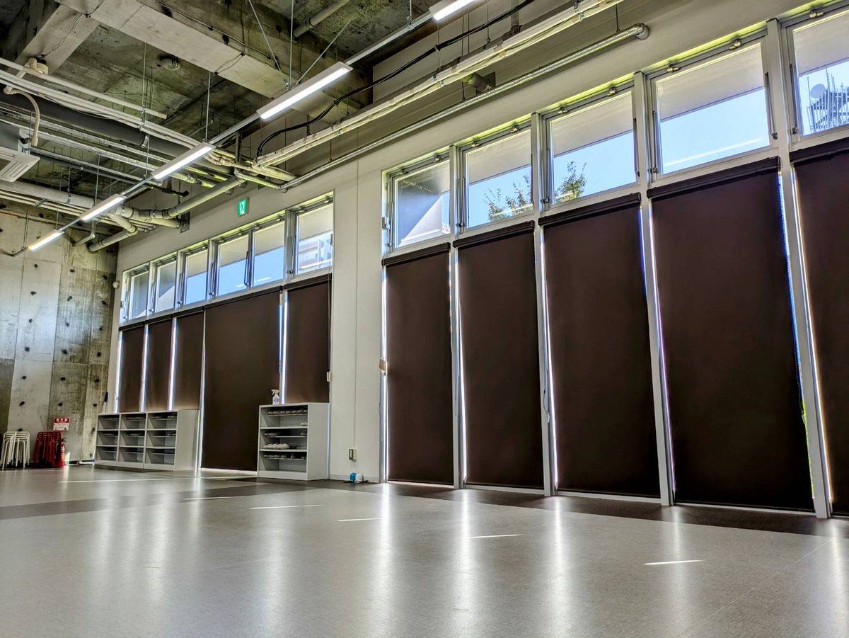 ゼビオアリーナ仙台1階にあるレンタルスタジオの窓にロールカーテンを設置しました！
ロールカーテンを設置し多様な使い方が出来るようになりました。皆様のご利用をお待ちしています♪
#ゼビオアリーナ
#仙台市 
#長町
#レンタルスタジオ
#ACTIVESPACE