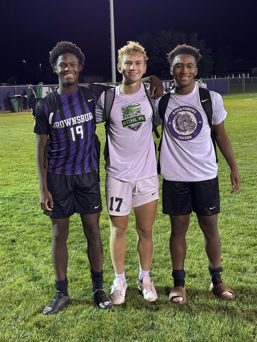 FCPride08bECNL's tweet photo. Brownsburg vs Zionsville

Kevin and Micah with the 1-0 win. 

#brothers #FCPrideinHS https://t.co/5iz0MHKwjP