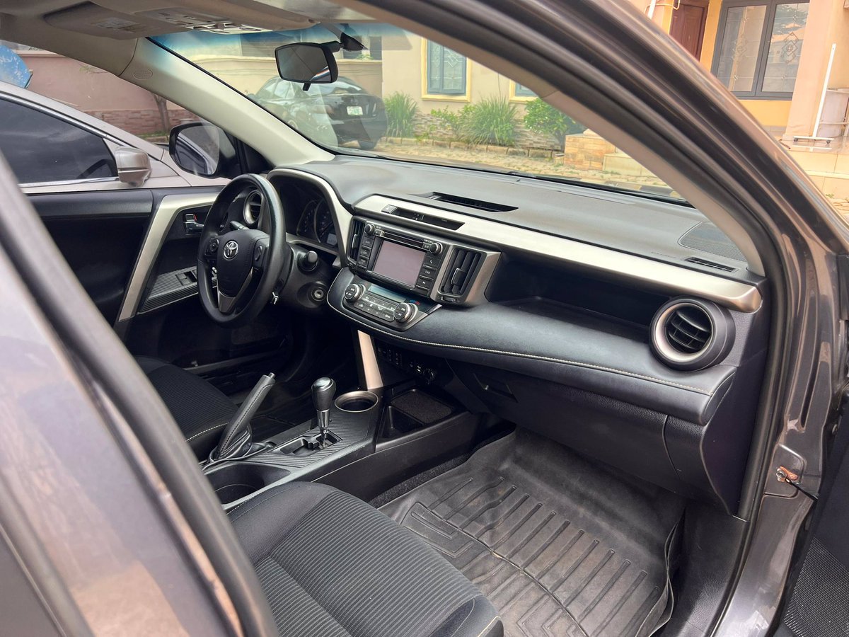 greatdexxy's tweet photo. Brand : Toyotal
Model: Rav 4
Year.   : 2015
Condition: ✅
Duty.   : ✅
Price. :18(Negotiable) https://t.co/rDl3VOSqss