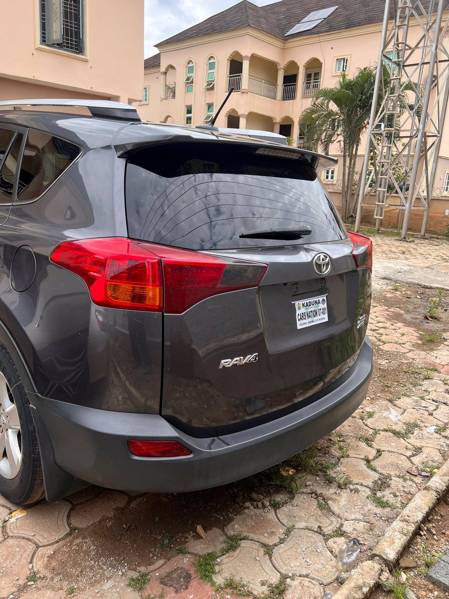 greatdexxy's tweet photo. Brand : Toyotal
Model: Rav 4
Year.   : 2015
Condition: ✅
Duty.   : ✅
Price. :18(Negotiable) https://t.co/rDl3VOSqss