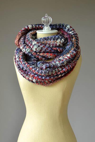 ecojoyknits's tweet image. Cowls, wraps and ponchos are great to warm you up when you wear wide bohemian sleeves. #freecrochetpattern #crochetcowl #springandfall #bohemianfashion universalyarn.com/products/hanas…