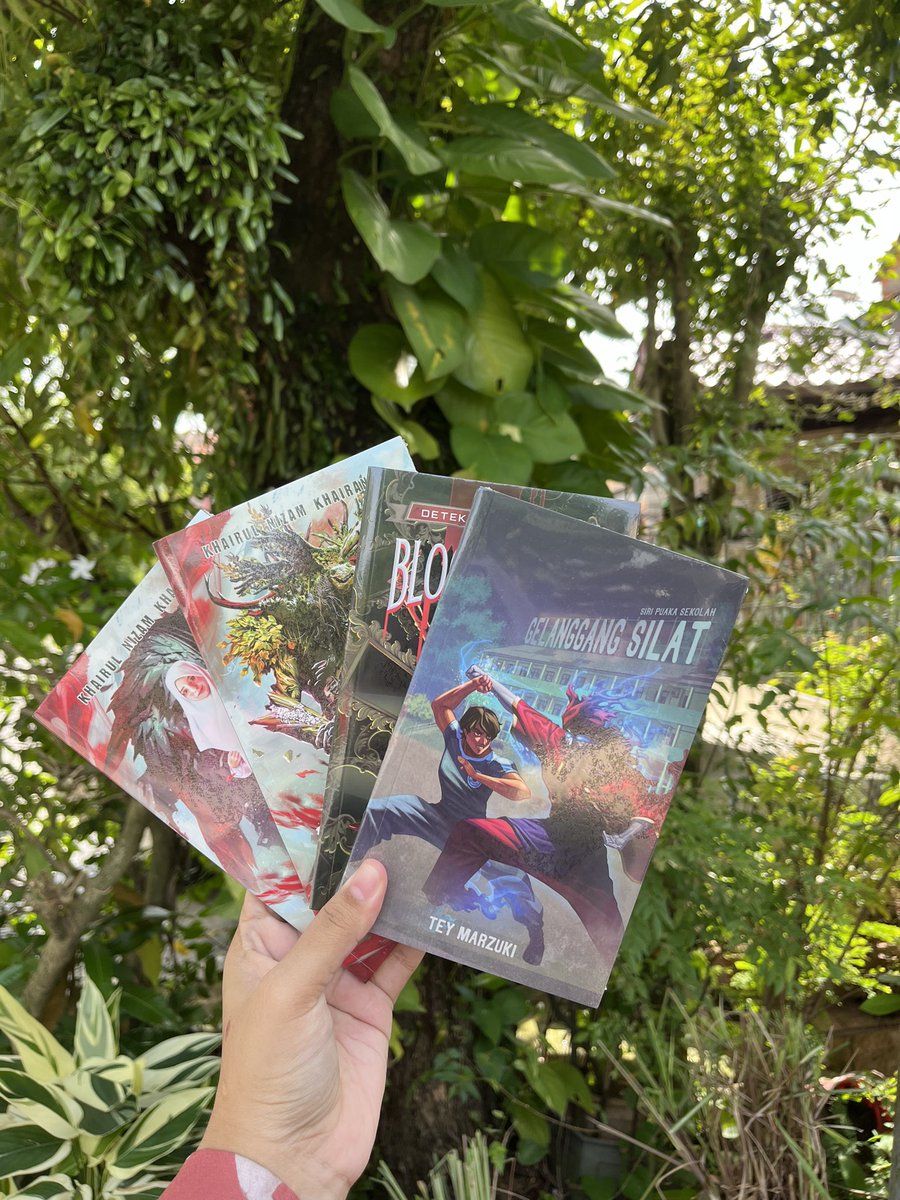 PenerbitX's tweet photo. Betullah orang kata, rezeki tak pernah salah alamat. Pagi-pagi abang posmen dah hantar buku Min 🙊 Rezeki Min hari ini. Alhamdulillah.

Buku mana Min patut baca dulu?👀 https://t.co/tbT5JHyLcI
